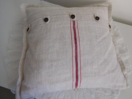 Vankúše menšie , vačšie, podlhovasté,, 