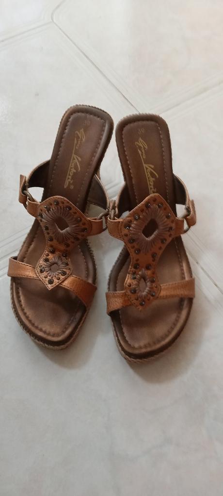 Šmrncove sandálky, 39