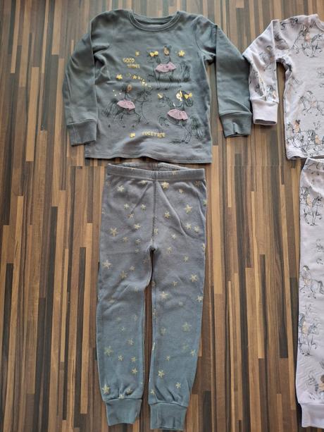 Pyzamka next, next,104