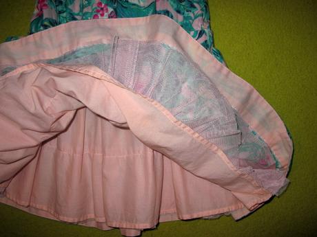 Kvetinove so spodnickou a opaskom, marks & spencer,86