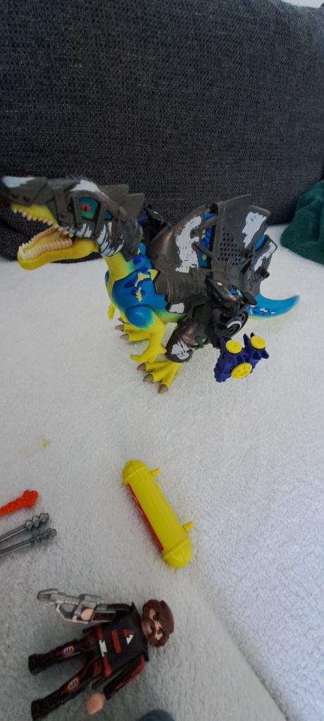 Playmobil spinosaurus dvojitá obranná sila, 