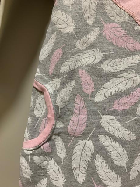 Detské sivé šaty s pierkami, 92