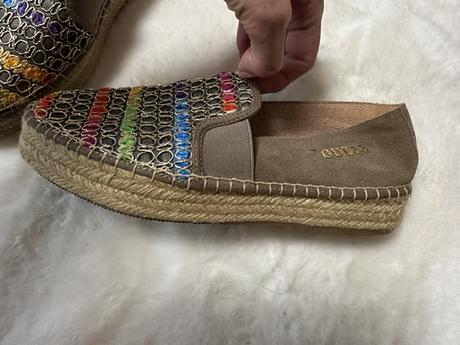 Espadrilky bledohnedé so zlatou niťou vpredu guess, guess,40