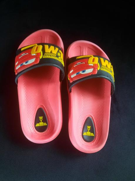 Gumené šľapky, 28