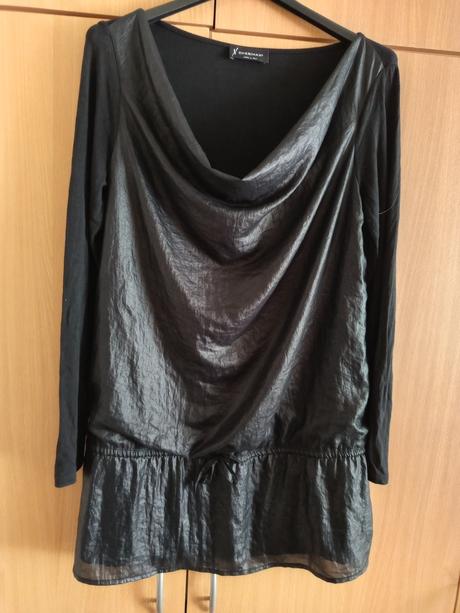 Čierne predĺžené tricko, 