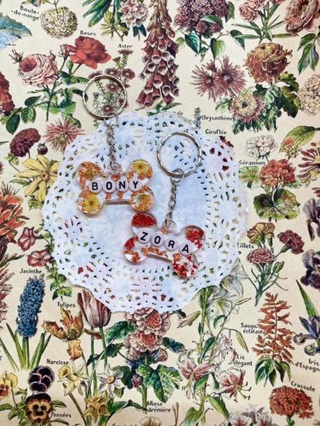 Kľúčenka s príveskom zo živice, 