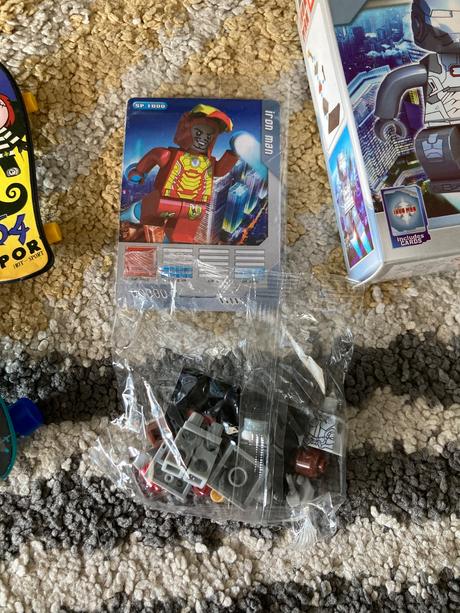 Iron man panáčik a skejty, 