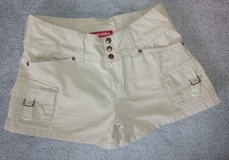 Predám dievčenské kraťasy zn. cons, xs