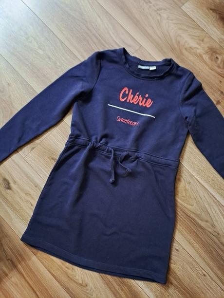 Mikinové šaty, 146