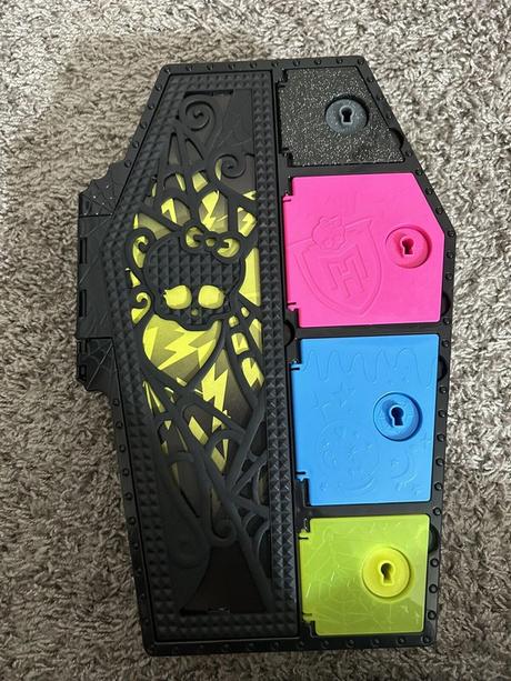 Skrinka monster high,