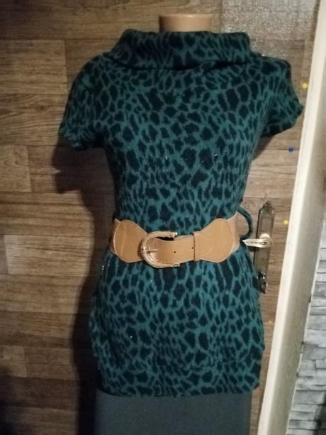 Dámsky predĺžený pulovrik krátkymi,