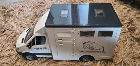 Mercedes benz  preprava koní, 