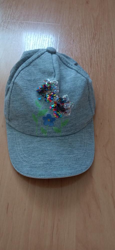 Šedá šiltovka s premieňacími flitrami, takko,128