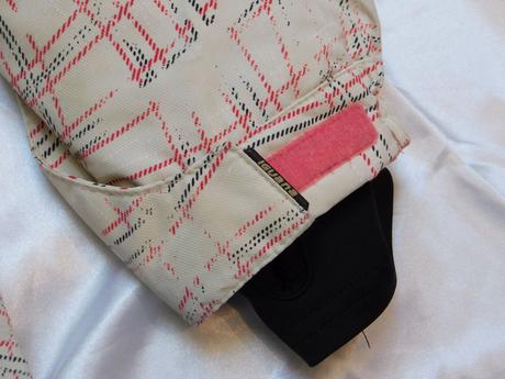 Kvalitna lyziarska bunda s odonimatelnou kapucnou, 36