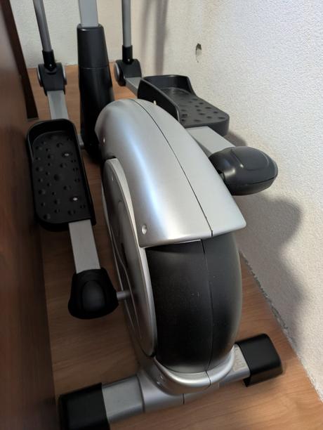 Eliptický trenažér housefit kinetic, 