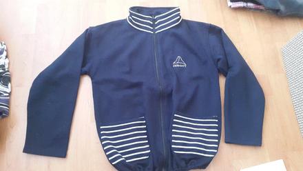 Tmavomodrý sveter, 158