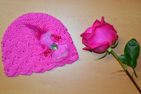 Háčkovaná čiapočka s kvetom, <50 - 158
