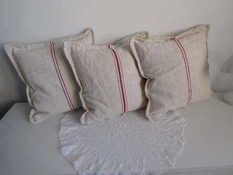 Vankúše menšie , vačšie, podlhovasté,, 