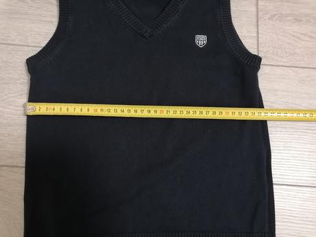 Tmavomodra vesta 134, staccato,134