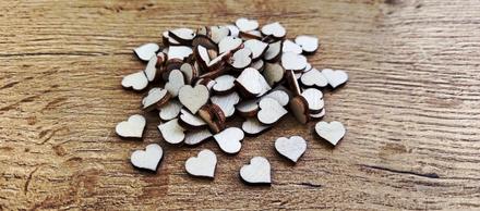 Drevený výlisok srdiečko - 10 mm, 