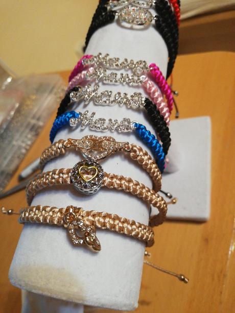 Handmade náramky, kľúčenky, talizman do auta, 