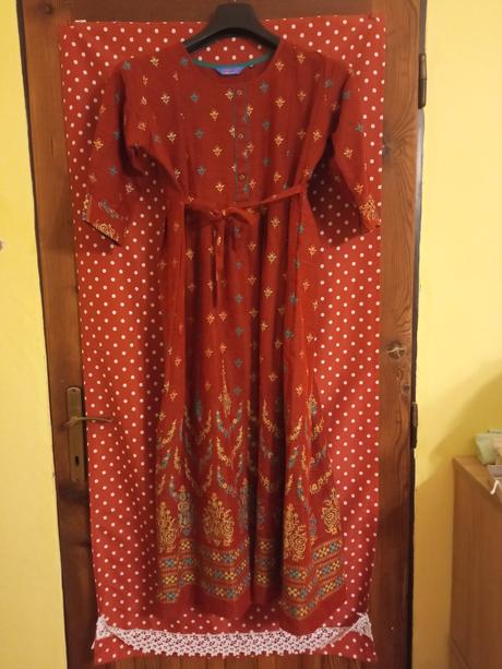 Tehotenské šaty, 40