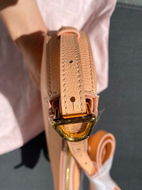 Kožená kabelka coccinelle hobo tvar, coccinelle