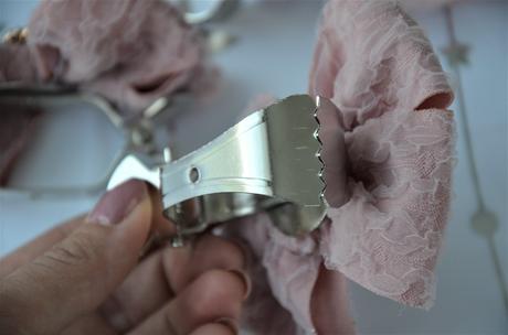 Čipkovaná spona na záves-mašľa,