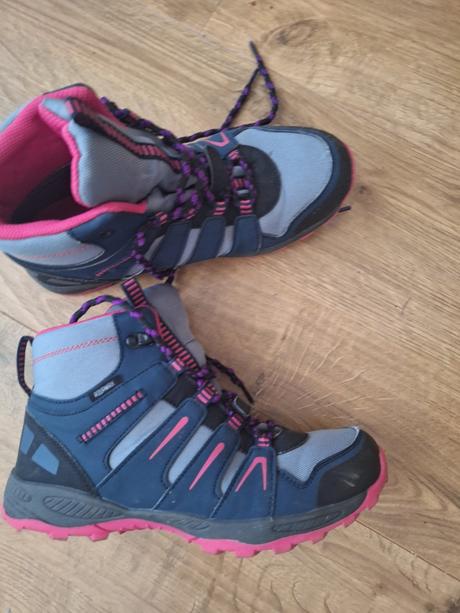 Turisticke topanky, 36