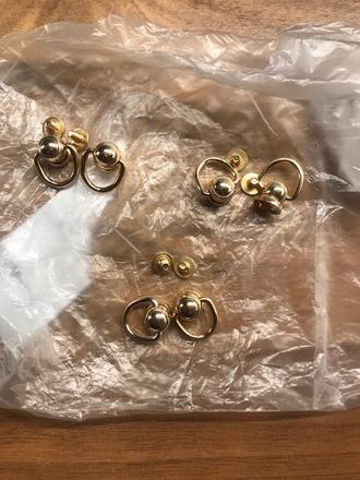 Úchytka na reťaz kabelky zlatej farby, 