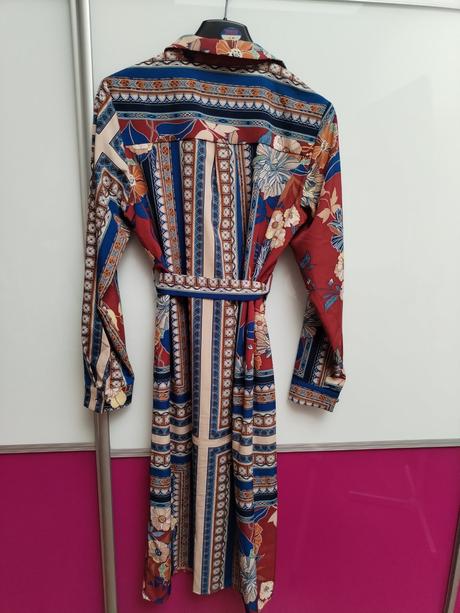 Zanovne dámske šaty, 44