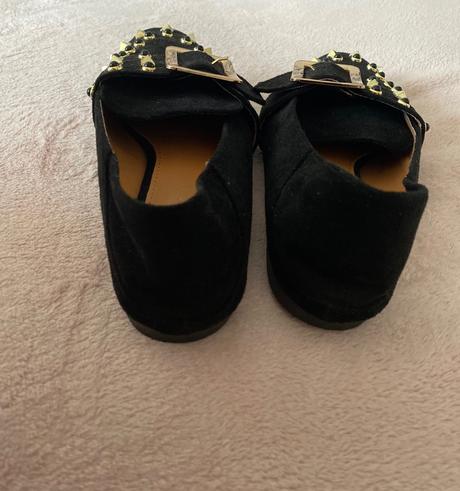 Cierne semisove topanky so zlatym vybijanim, 38