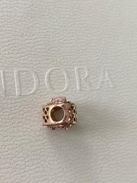 Pandora žiarive srdce, pandora