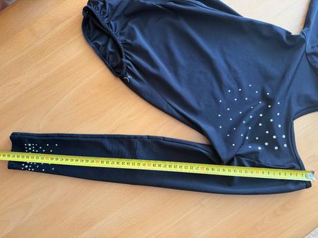 Decathlon gymnastický dres/trikot, 146