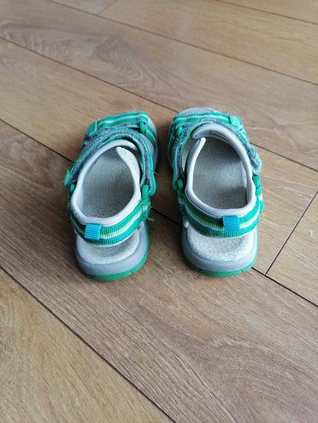 Sandálky, baťa,28