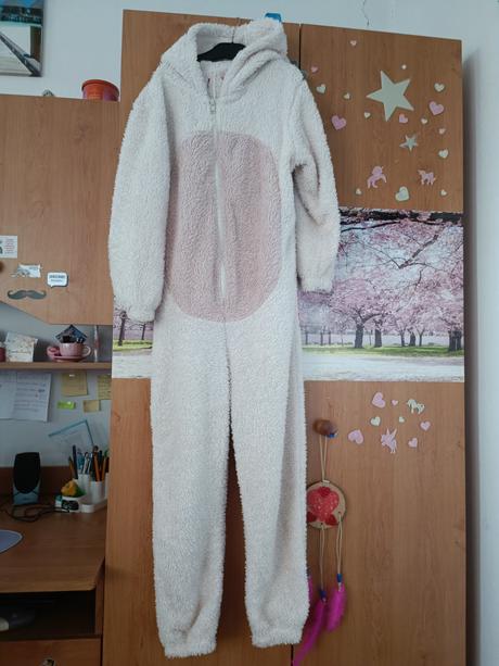 Plyšový overal, 140