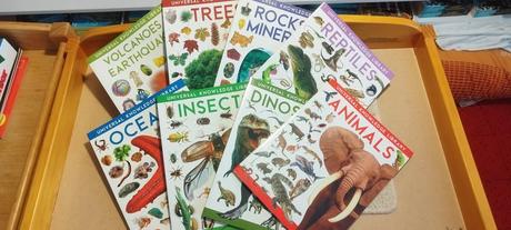 Universal knowledge library - animals and nature,
