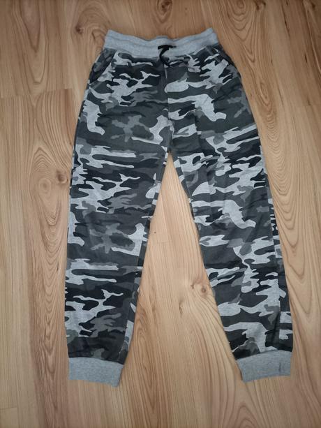 Chlapčenské tepláky, primark,152