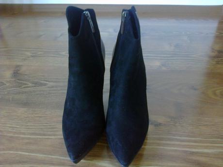 Čierne kotníky, 40