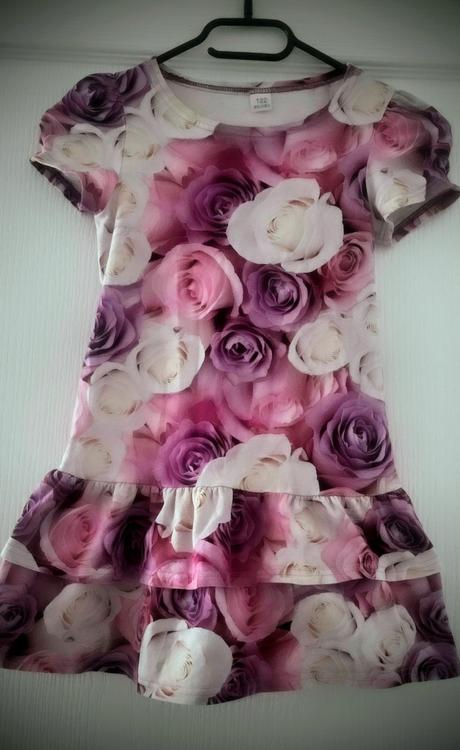 Nádherné kvetované šaty, 122