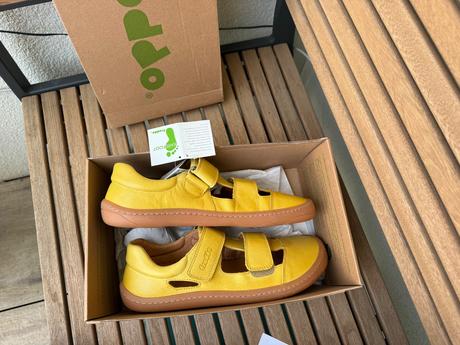 Celokozene sandale, froddo,39