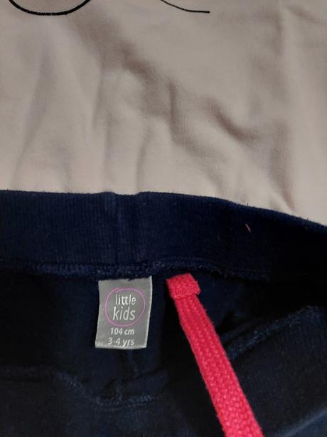 Mikina a tepláky, 104