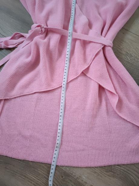 Zavinovaci svetrík, s