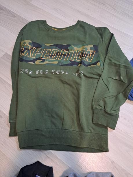 3x chlapčenské mikiny, 146