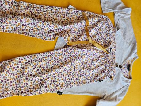 Pyžamo santoro, 128