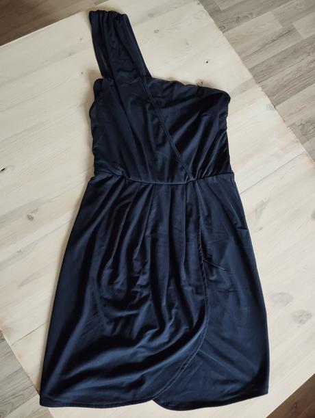 Asymetrické šaty, s