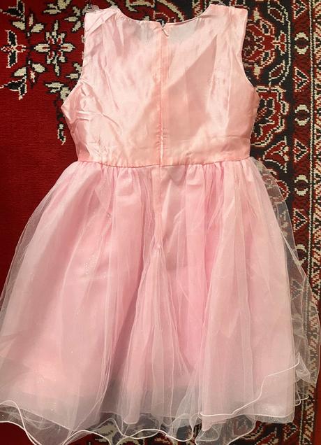 Princeznovské šaty, 128