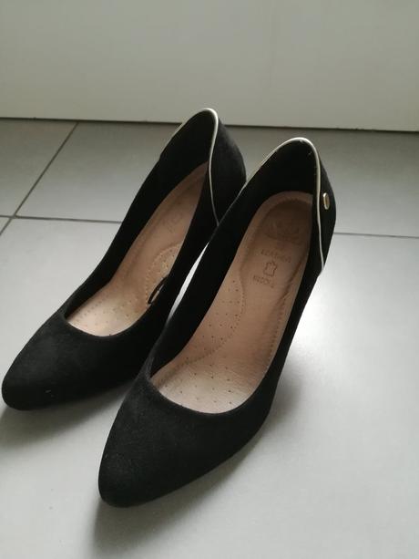 Čierne lodičky, 38