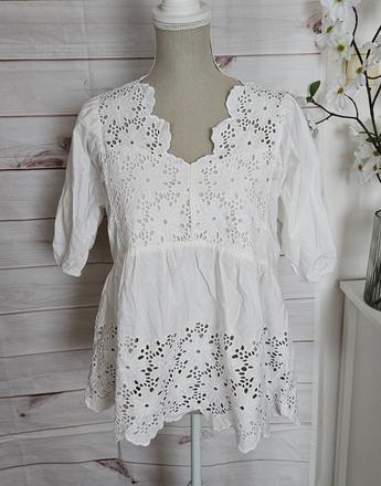 Krásna biela blúzka, s