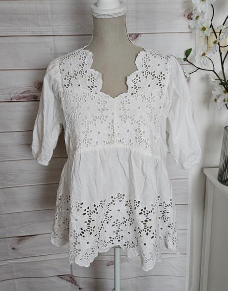 Krásna biela blúzka, s